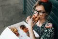 Comer sin hambre cuando tenemos un mal día: ¿la ingesta emocional es un problema?