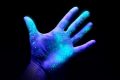 Así mostramos con luz ultravioleta que nos lavamos las manos peor de lo que creemos