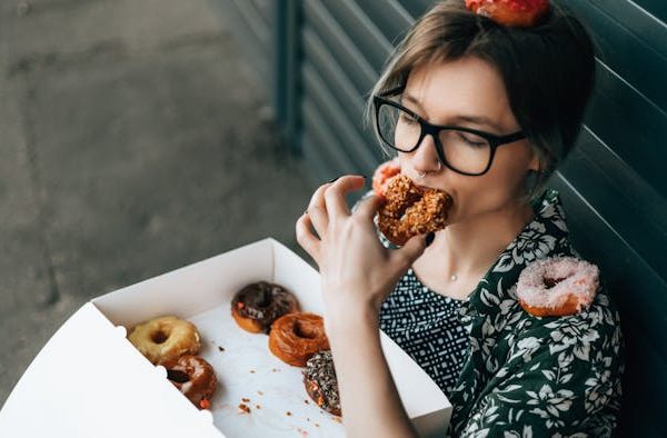 Comer sin hambre cuando tenemos un mal día: ¿la ingesta emocional es un problema?