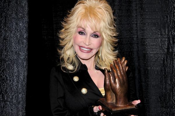 Dolly Parton: 10 curiosidades inolvidables de una leyenda eterna entre la música, los negocios y la filantropía