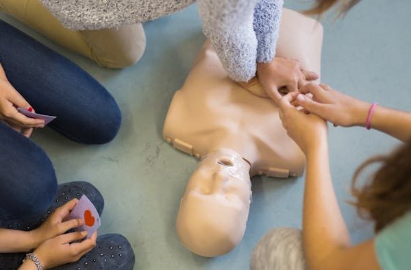 Cómo enseñar reanimación cardiopulmonar en la escuela de manera eficaz