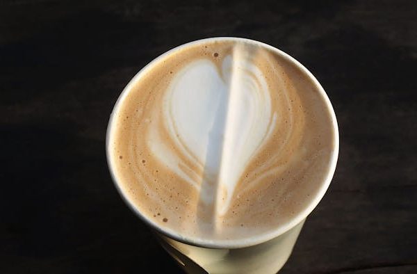 La futura taza de café, hecha de maíz y conchas de cangrejo