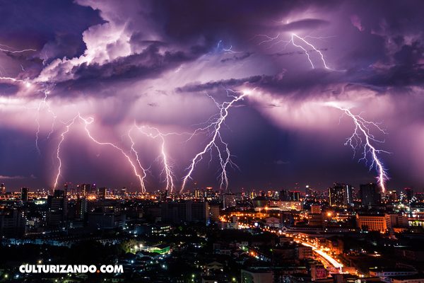 ¿Los rayos caen del cielo o suben desde la tierra? ¡Descubre la verdad electrizante!