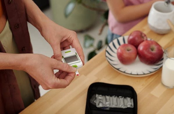 Por qué los pacientes con diabetes tipo 2 tienen la glucosa alta en ayunas (y cómo puede mejorarse su control)