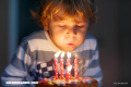 ¿De dónde proviene la tradición de soplar velas en los cumpleaños?