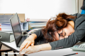 ¿Dormir en el trabajo? Inemuri, una táctica japonesa para recuperar energía rápidamente