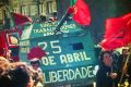 La Revolución de los Claveles: El día que la libertad no costó vidas