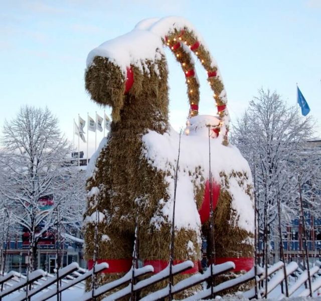 La cabra de Gävle el símbolo de la Navidad de Suecia • Culturizando