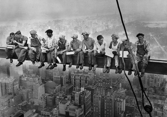 ‘Almorzando sobre un rascacielos’: una fotografía de historia