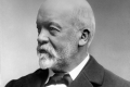 Gottlieb Daimler: El genio que revolucionó el mundo sobre ruedas