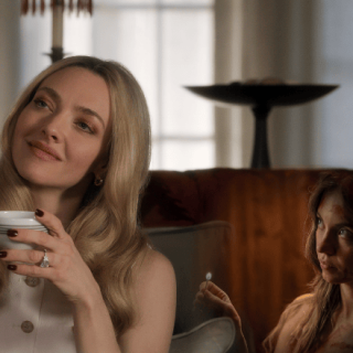 La química entre Sydney Sweeney y Amanda Seyfried que las hace brillar en ‘The housemaid’